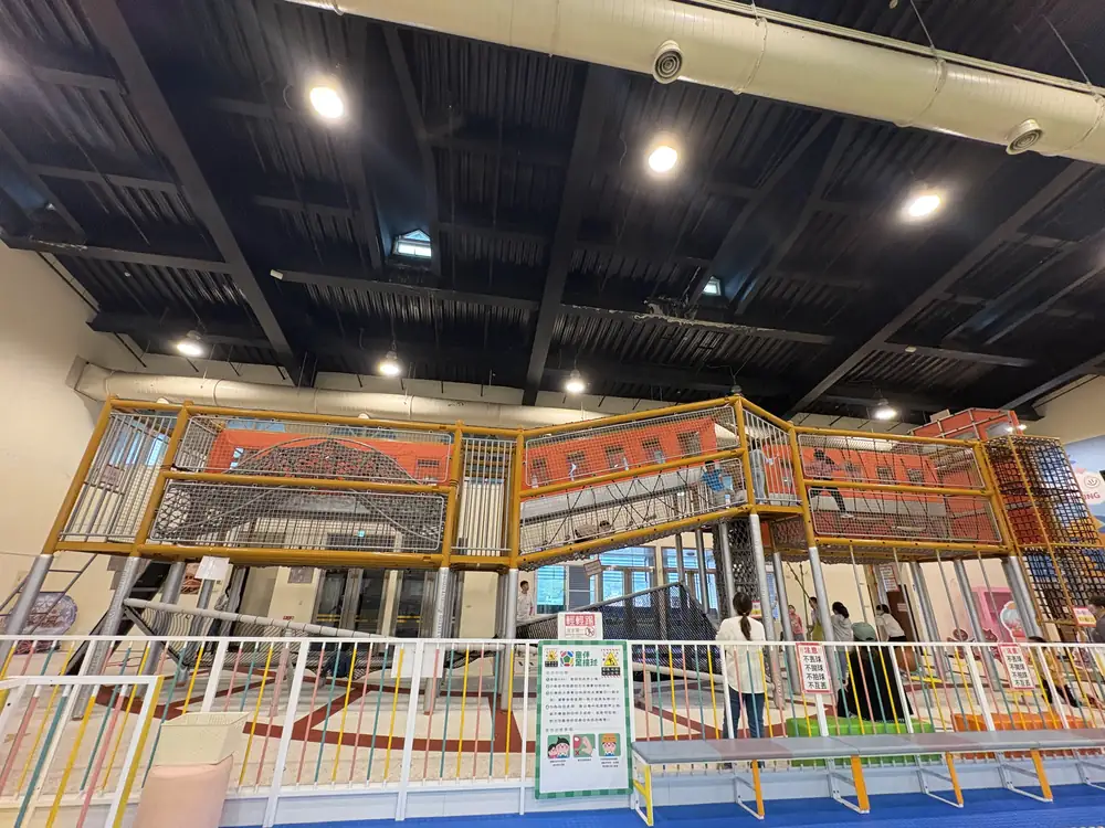 七堵室內兒童樂園-大童遊戲區1