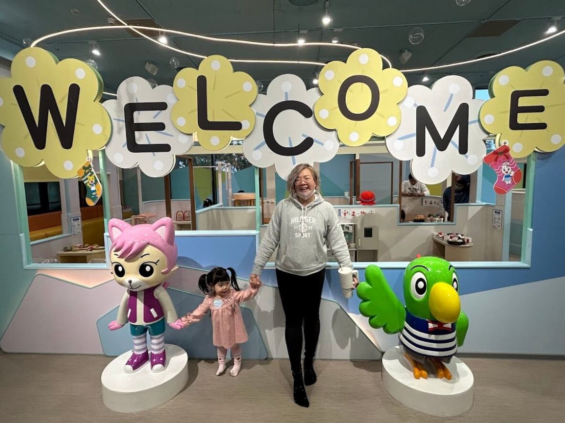 巧虎樂園 門口妙妙桃樂比