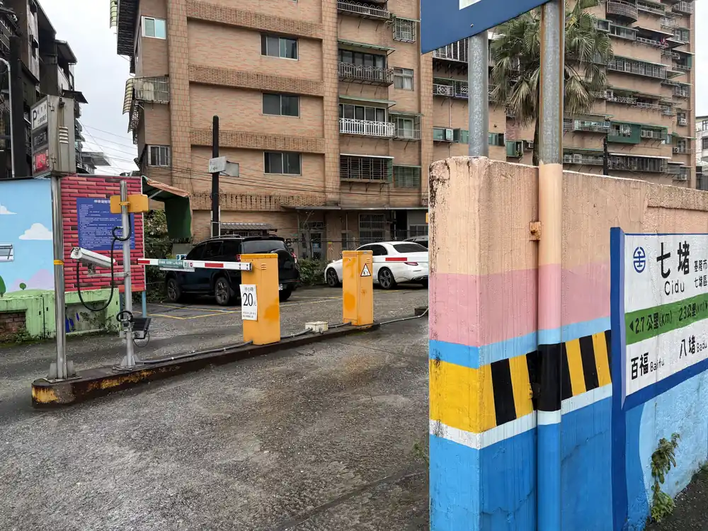 舊七堵車站附近停車場彩繪
