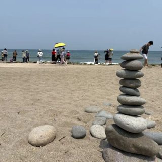 北海岸石門親子一日遊｜淨灘體驗、老梅綠石槽、附近餐廳推薦