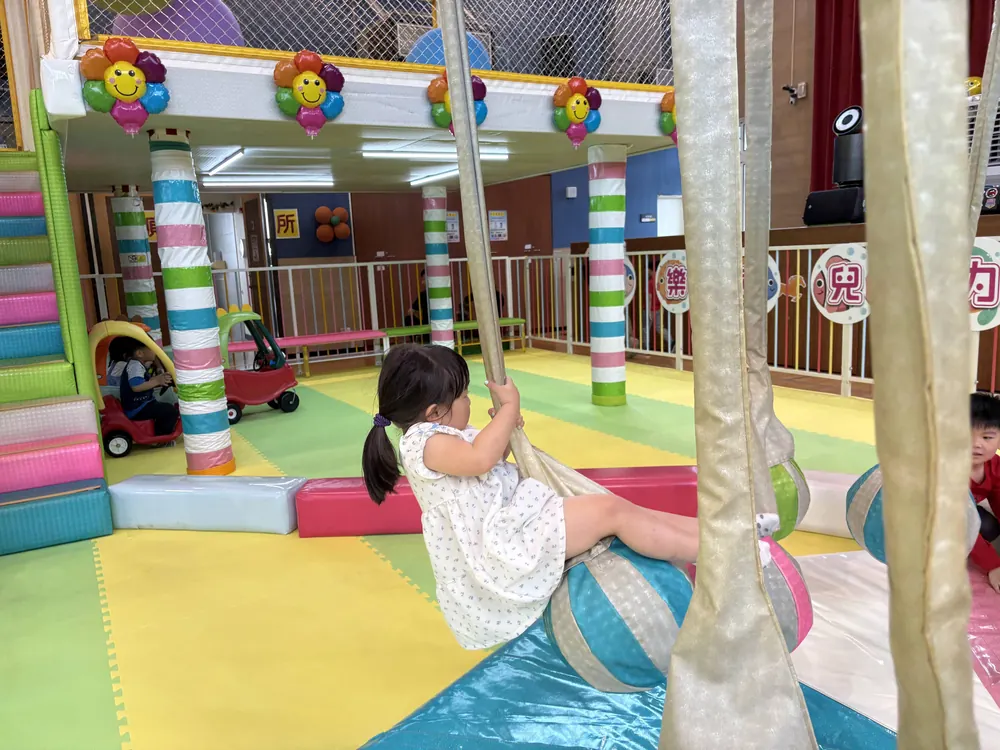 信義室內兒童樂園 旋轉氣球