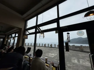 外木山 貓貓咖啡 窗邊位置