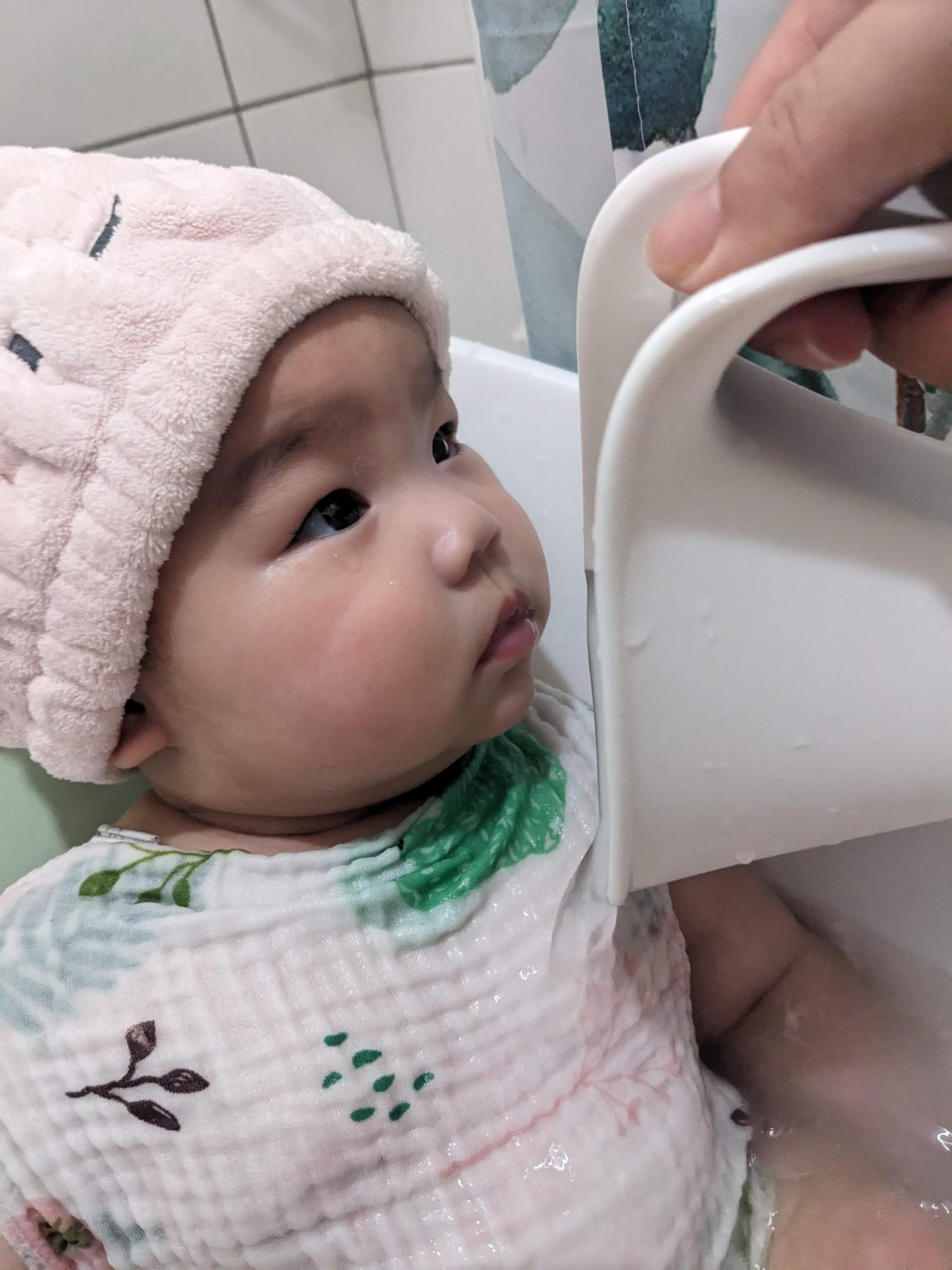 Shnuggle 月亮澡盆水瓢互動