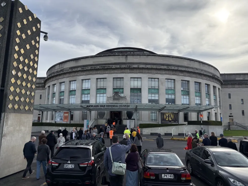 奧克蘭戰爭紀念博物館-遇到意外