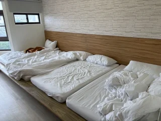 雅舍輕旅-四人房床