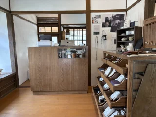 台中國家漫畫博物館-花覓茶菓店門口