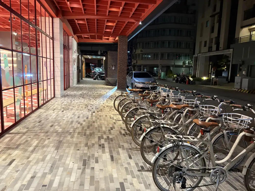 台中紅點文旅-門口外腳踏車
