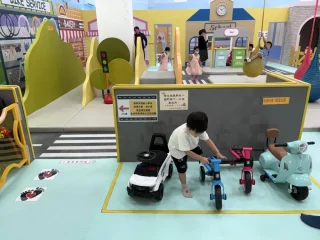 安樂區室內兒童樂園-車車區