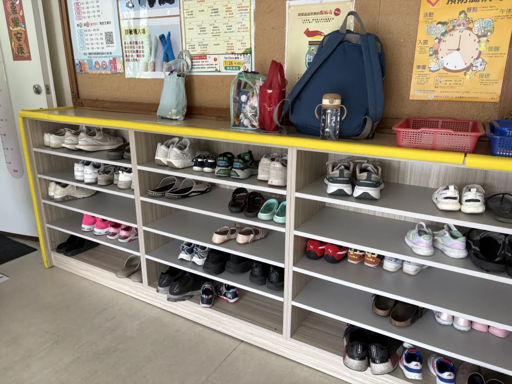 安樂區室內兒童樂園-鞋櫃