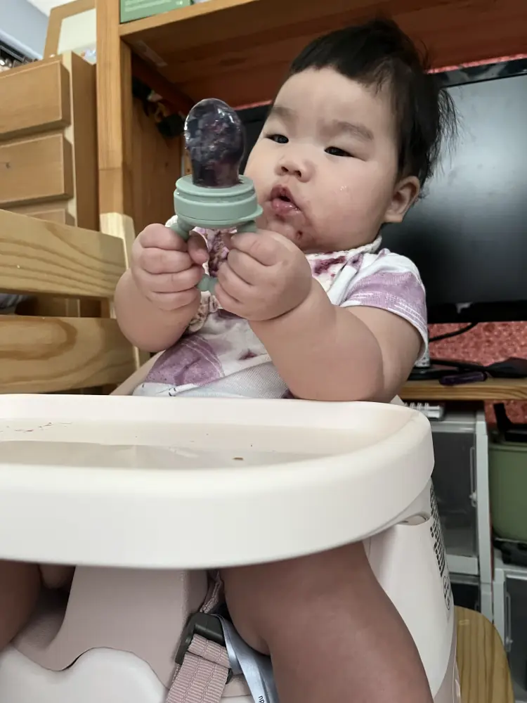 Mamas-Papas-三合一育成椅 吃東西