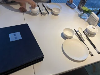 粵亮廣式料理-座位餐具