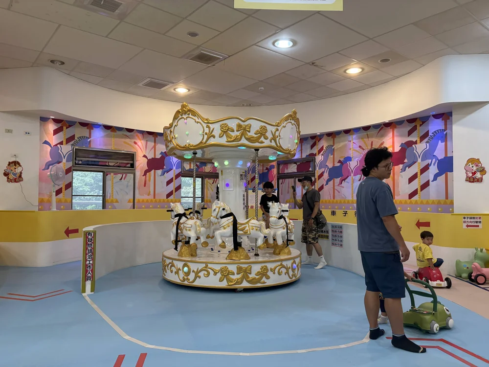 中山區室內兒童樂園-旋轉木馬