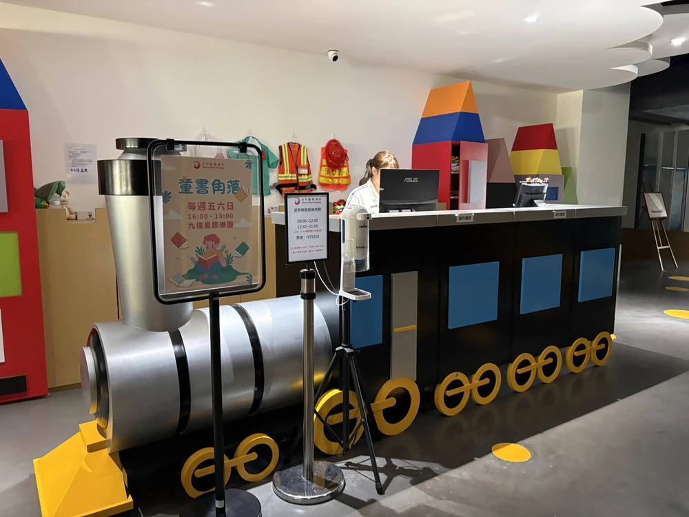 台中鳳凰酒店-9樓星際樂園櫃檯