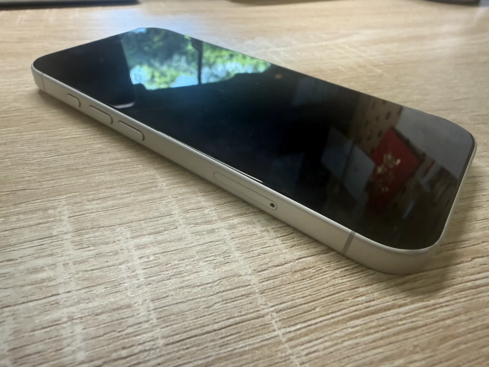 iPhone-16正面